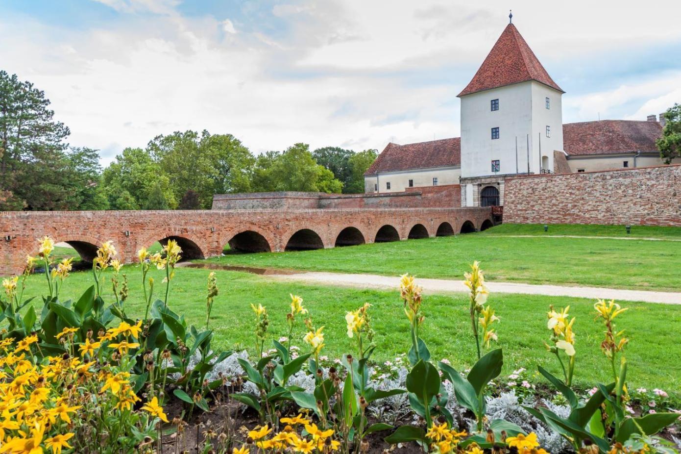 Onyx Luxury Lejlighedshotel Sárvár Eksteriør billede